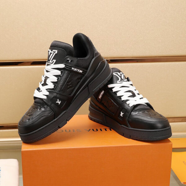 Men's Louis Vuitton Trainer Sneakers - Image 3