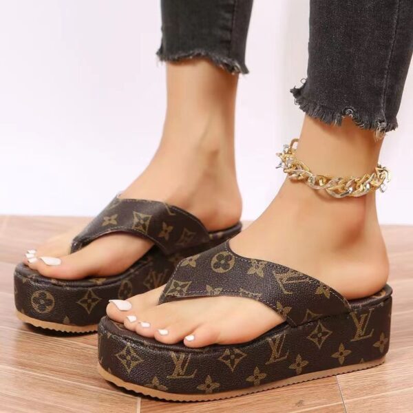 23 Ladies Fashion Luxury slippers and flip-flops - Image 3