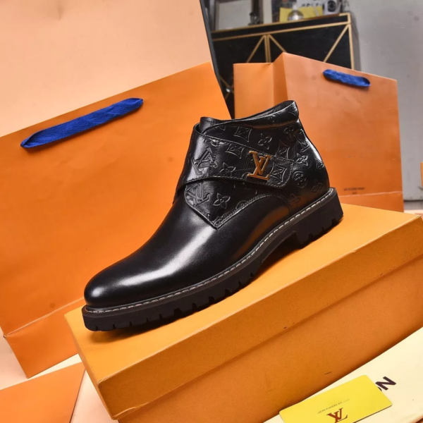 Black V Classic Logo Fashion Boots - Image 3