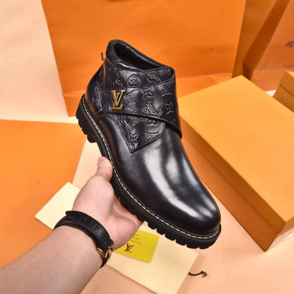 Black V Classic Logo Fashion Boots - Image 4