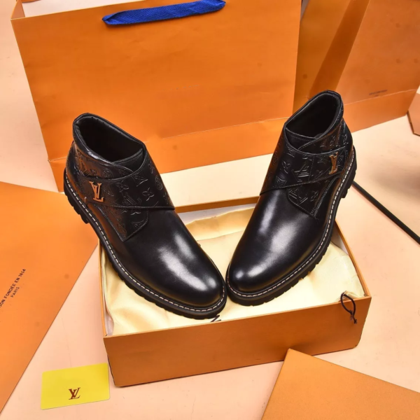 Black V Classic Logo Fashion Boots - Image 5