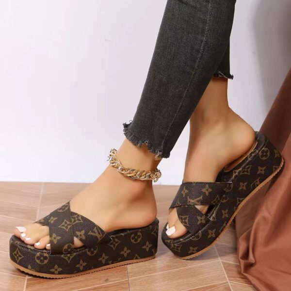 23 Ladies Fashion Luxury slippers and flip-flops - Image 2